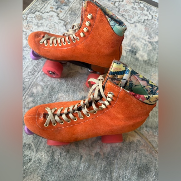 Moxie Roller Skates - Picture 2 of 4